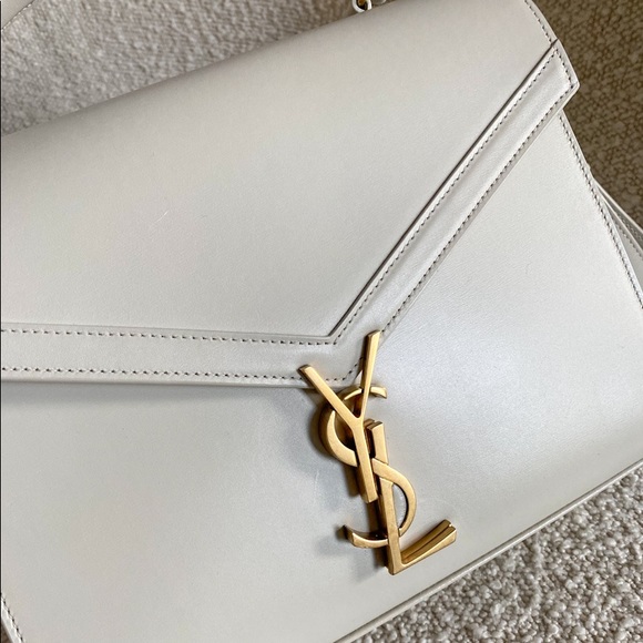 ❣️SOLD❣️Saint Laurent Medium Cassandra Bag - Picture 3 of 10